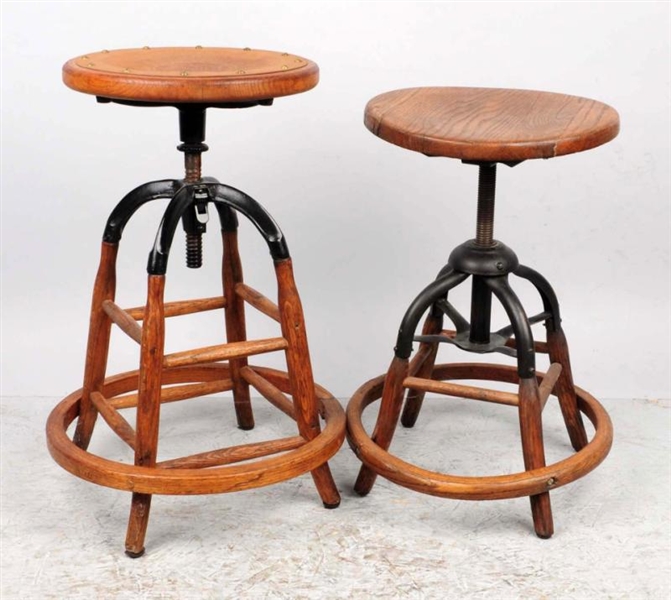PAIR OF EARLY ADJUSTABLE OAK COUNTER STOOLS.      