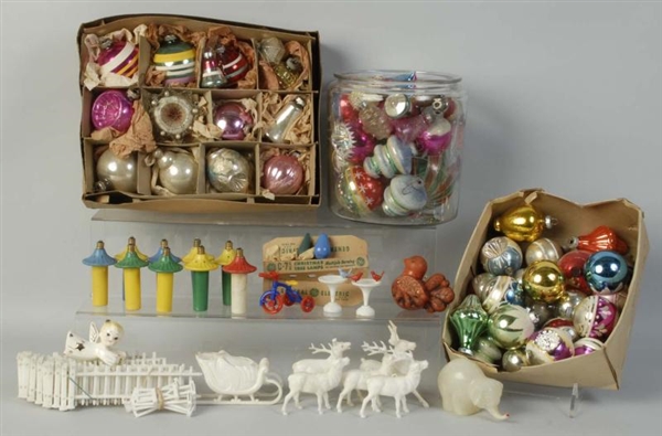 LOT OF ASSORTED CHRISTMAS ORNAMENTS.              