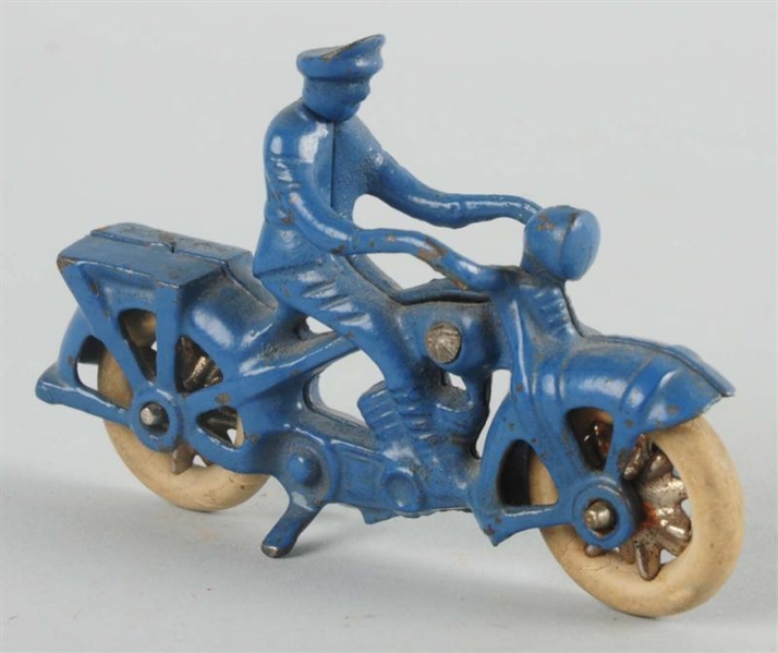 CAST IRON KILGORE POLICEMAN MOTORCYCLE TOY.       