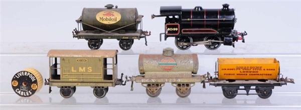 HORNBY LOCOMOTIVE & 4 FREIGHT CARS.               