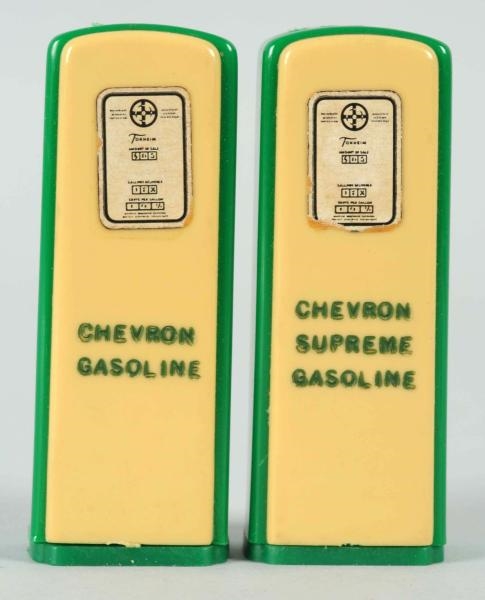 CHEVRON SUPREME GASOLINE GAS PUMP S&P SHAKER SET. 