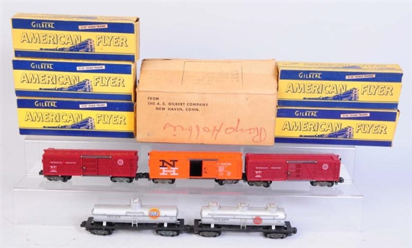 LOT OF 5: AMERICAN FLYER FREIGHT CARS.            