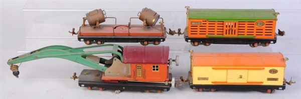 LOT OF 4: LIONEL 800 SERIES PRE-WAR FREIGHT CARS. 