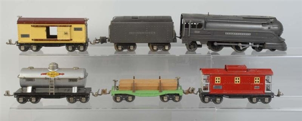 LIONEL NO.238 L&T & 4 600 SERIES FREIGHT CARS.    