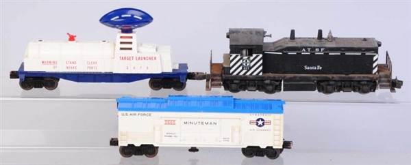 LIONEL NO.617 SANTA FE NW2 SWITCHER & CARS.       