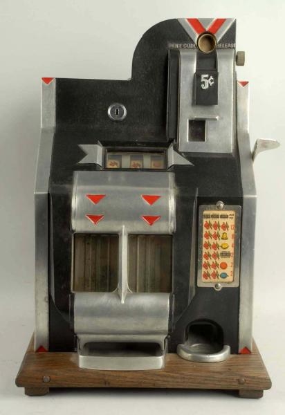 MILLS 1935 5¢ CHEVRON QT SLOT MACHINE.            