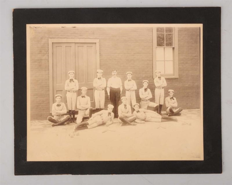 EARLY ATHLETIC TEAM PHOTO.                        