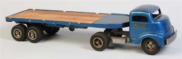 SMITH-MILLER TRACTOR TRAILER FLATBED TRUCK.       