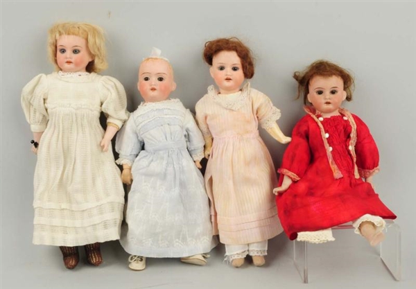 LOT OF 4: SMALL GERMAN BISQUE DOLLS.              
