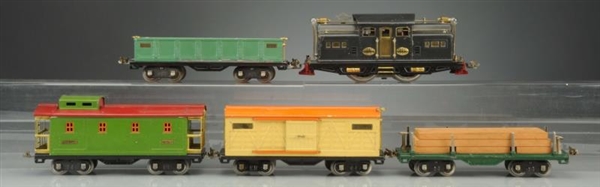 LIONEL 318 STD GAUGE WITH FREIGHT CARS.           