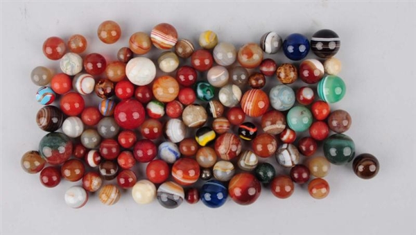 LOT OF APPROXIMATELY 100 MARBLES.                 