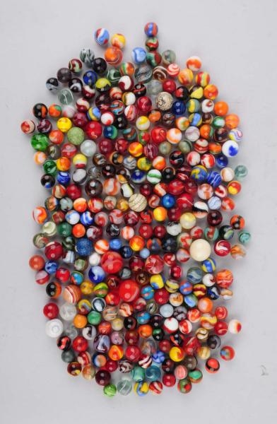 LOT OF APPROXIMATELY 285 MARBLES.                 