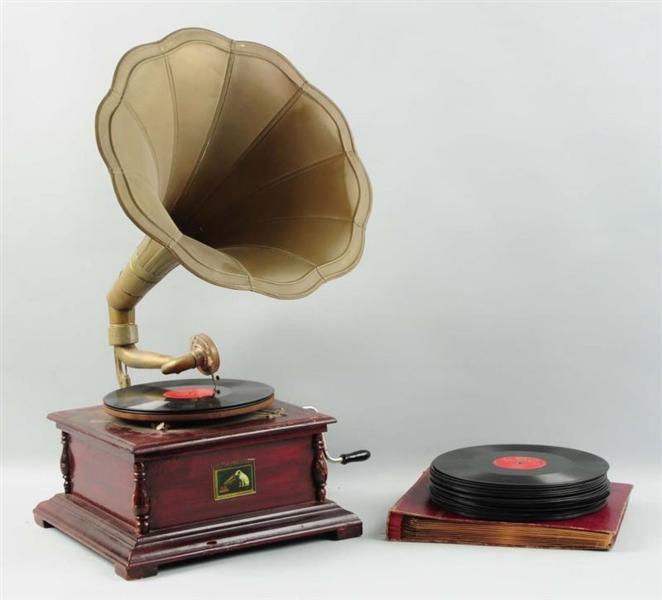 RCA VICTOR PHONOGRAPH WITH HORN.                  