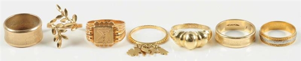 LOT OF 7: GOLD RINGS.                             