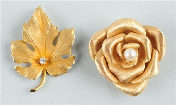 LOT OF 2: BROOCHES.                               