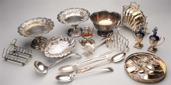 A MISCELLANEOUS GROUP OF SILVER PLATED ITEMS.     