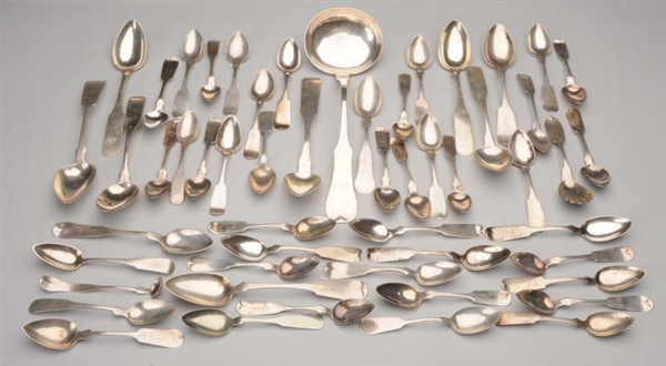 MIXED LOT OF AMERICAN SILVER FLATWARE.            