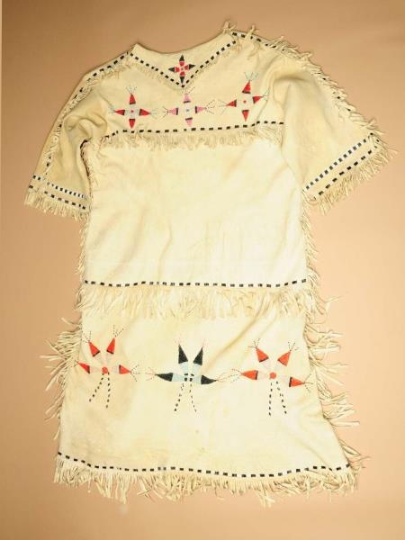 1913-17 NORTHERN PLAINS INDIAN WOMANS DRESS.     