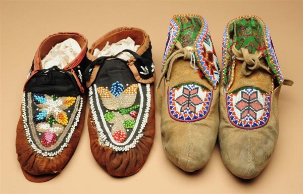 LOT OF 2: PAIRS OF INDIAN MOCCASINS.              