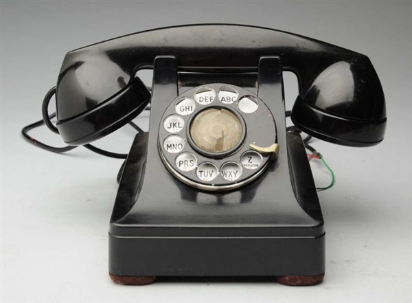 BELL SYSTEMS DESK TELEPHONE.                      