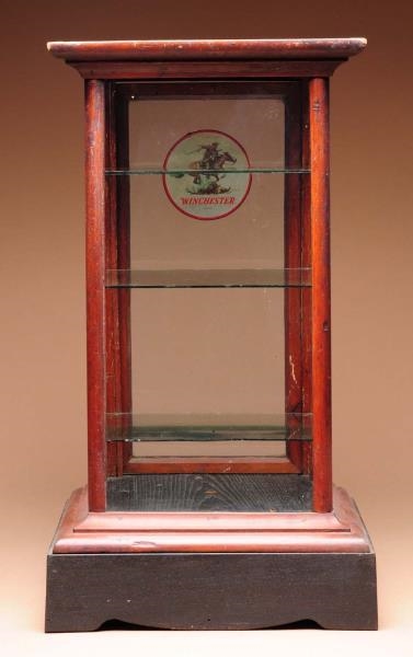 SMALL UPRIGHT COUNTERTOP DISPLAY CASE.            