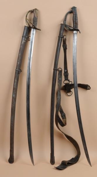 LOT OF 2: CIVIL WAR CALVARY SWORDS.               