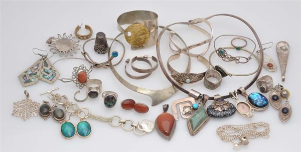 LOT OF 30: MOSTLY STERLING JEWELRY.               