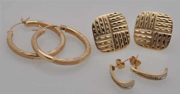 LOT OF 3 PAIRS OF GOLD EARRINGS.                  