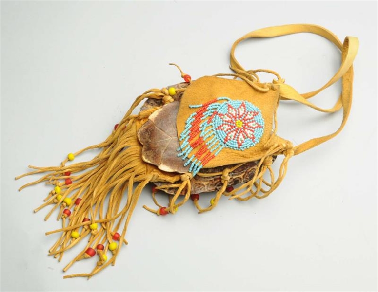 NATIVE AMERICAN INDIAN TURTLE SHELL PURSE.        