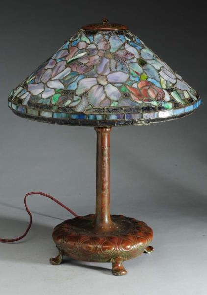 REPRODUCTION TIFFANY LAMP: FLORAL PATTERN.        