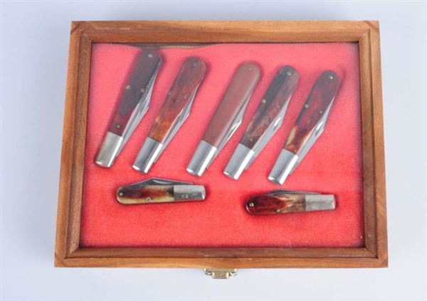 LOT OF 7: CASE "BARLOW" WITH DISPLAY.             
