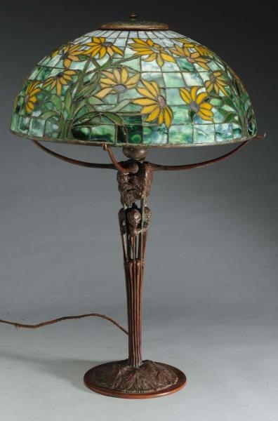 REPRODUCTION TIFFANY LAMP: DAISY FLORAL PATTERN.  