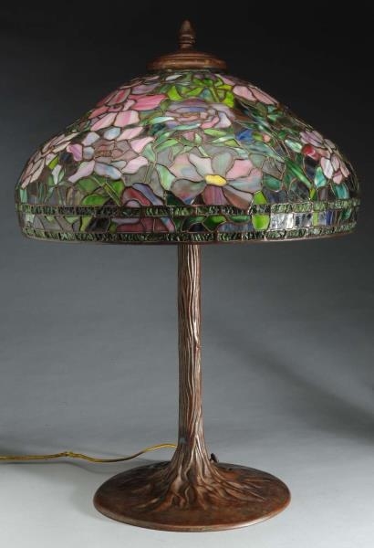 REPRODUCTION TIFFANY LARGE FLORAL LAMP.           