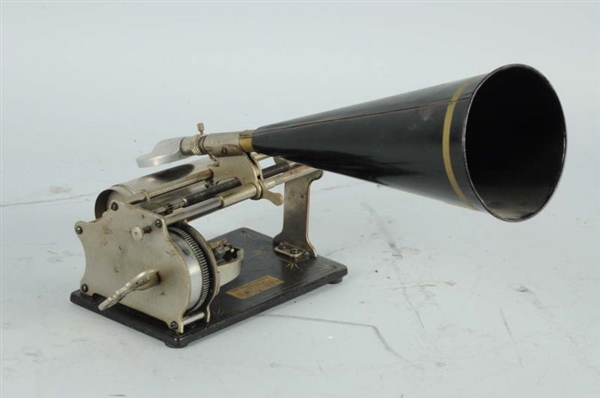 SMALL GRAPHOPHONE WITH HORN                       