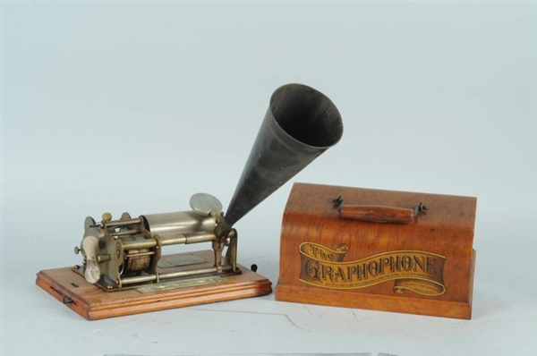 SMALL PHONOGRAPH WITH HORN                        