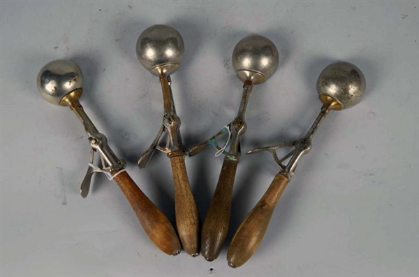LOT OF 4: GILCHRIST ICE CREAM SCOOPS              