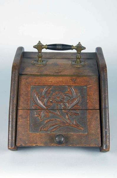 WOOD BOX WITH FLOWER ENGRAVING ON FRONT LID       