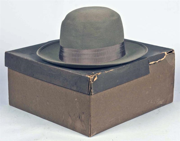 CHARCOAL FELT MALLORY HAT IN BOX.                 
