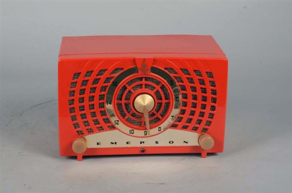 EMERSON SERIES B RED PLASTIC TABLE RADIO.         