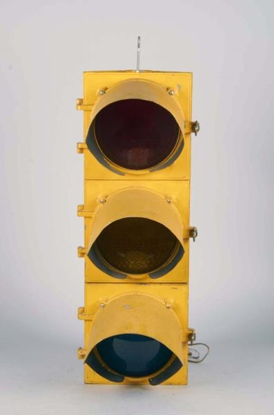 YELLOW TRAFFIC SIGNAL W/RED, YELLOW & GREEN LENS  