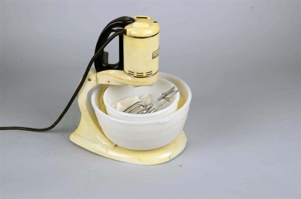 GENERAL ELECTRIC OFF WHITE ELECTRIC KITCHEN MIXER 