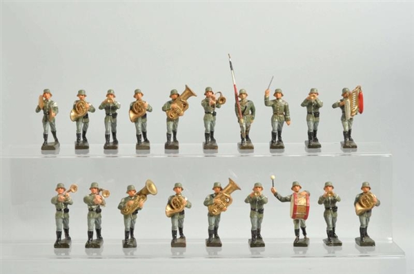 LOT OF 19: LINEOL MARCHING BAND SOLDIERS.         