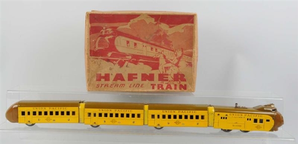 HAFNER WIND - UP STREAMLINE TRAIN SET IN BOX.     