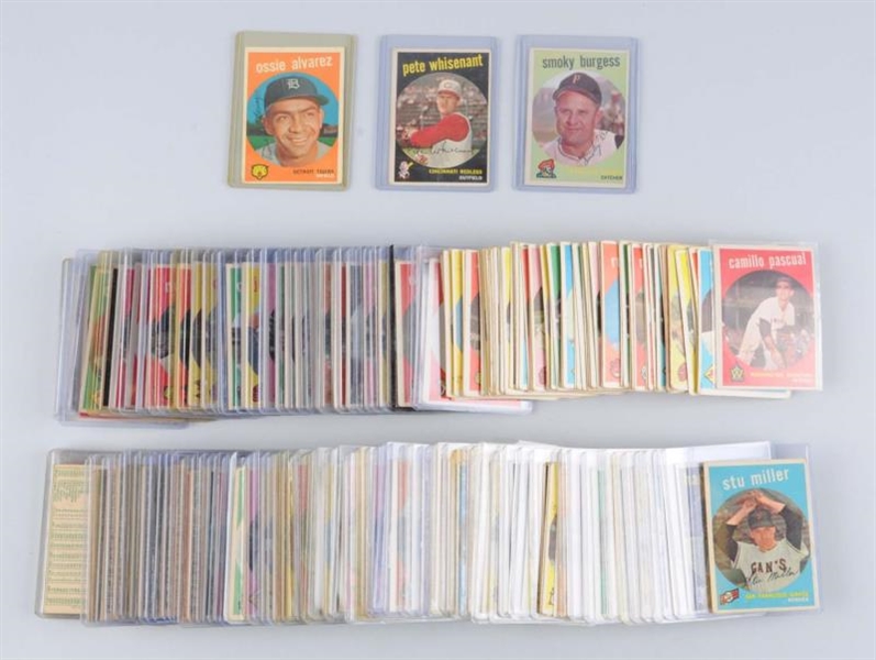 LOT OF APPROX. 200 1959 TOPPS BASEBALL CARDS.     