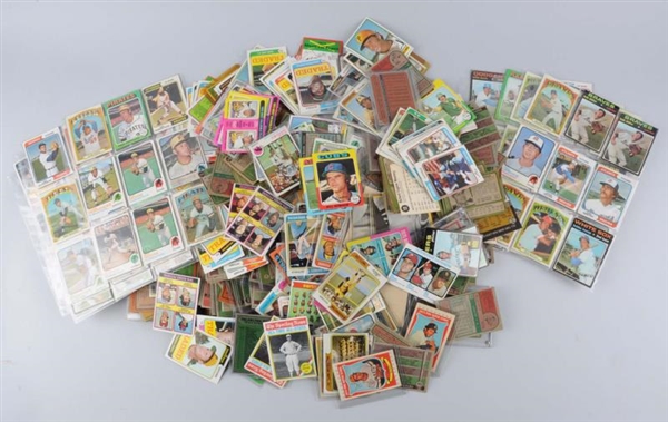 LARGE LOT OF 1960S, 70S & 80S BASEBALL CARDS.  