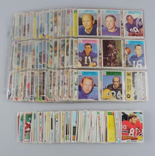 LOT OVER 400 1960S, 70S & 80S FOOTBALL CARDS.  