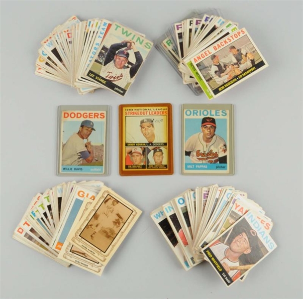 OVER 100 1964 TOPPS BASEBALL CARDS.               