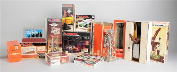 LARGE GROUPING OF ASSORTED LIONEL ACCESSORIES.    