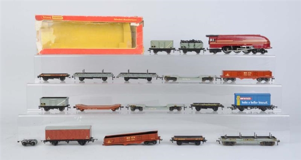 LARGE GROUPING OF HORNBY ROLLING STOCK & 1 LOCO.  