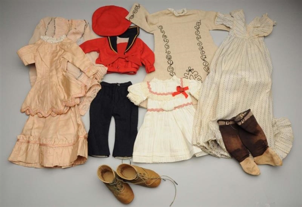 LOT OF CLOTHING FOR ANTIQUE DOLLS.                